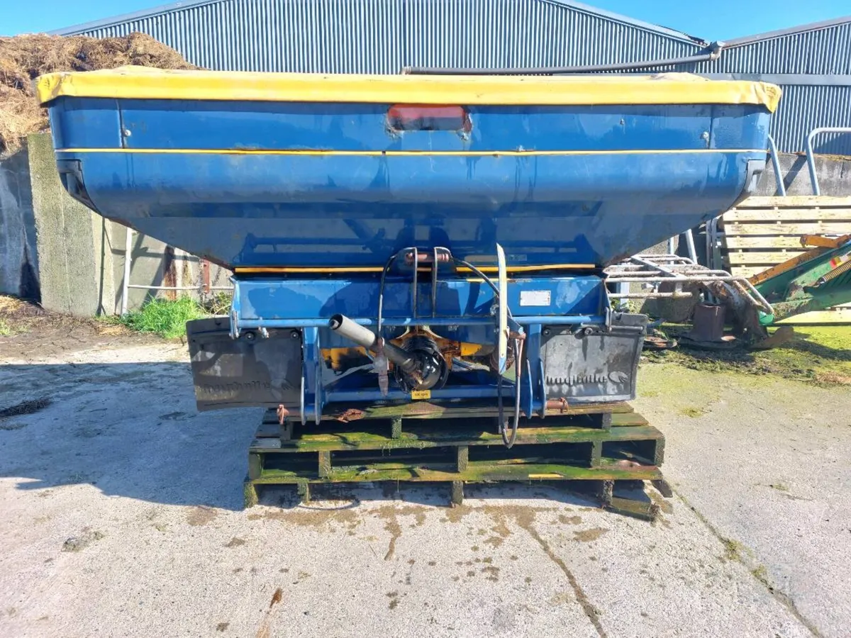 Fertiliser Spreader - Image 1