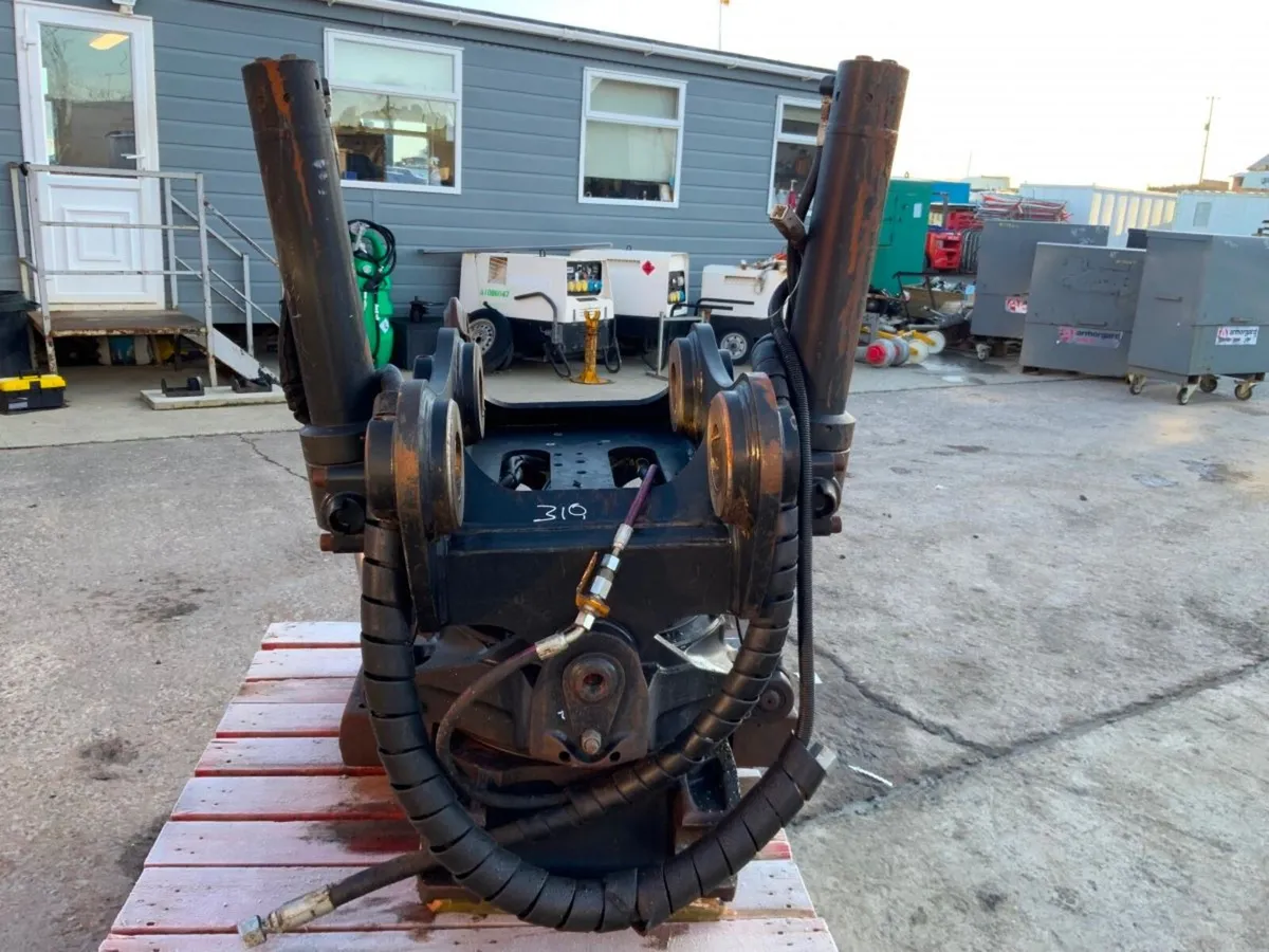 CAT TRS 18   TILT / ROTATOR QUICK HITCH.....1482t. - Image 4