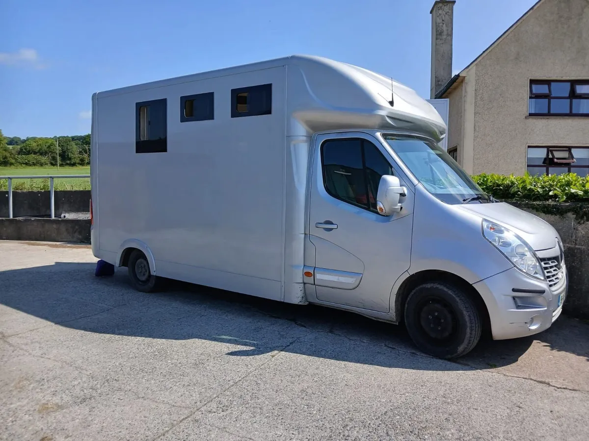 Renault Master Horse Van - Image 1