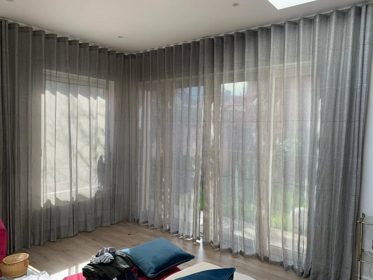 Light Curtains Blind and fittings - Image 1