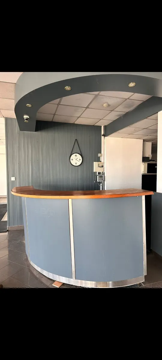 Reception desk - Image 2