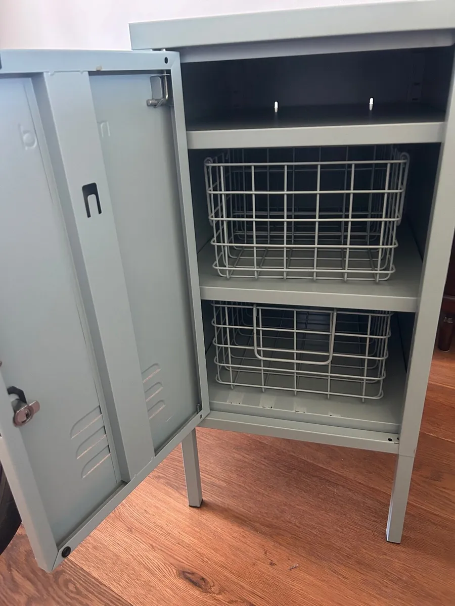 Mustard shorty locker - Image 3