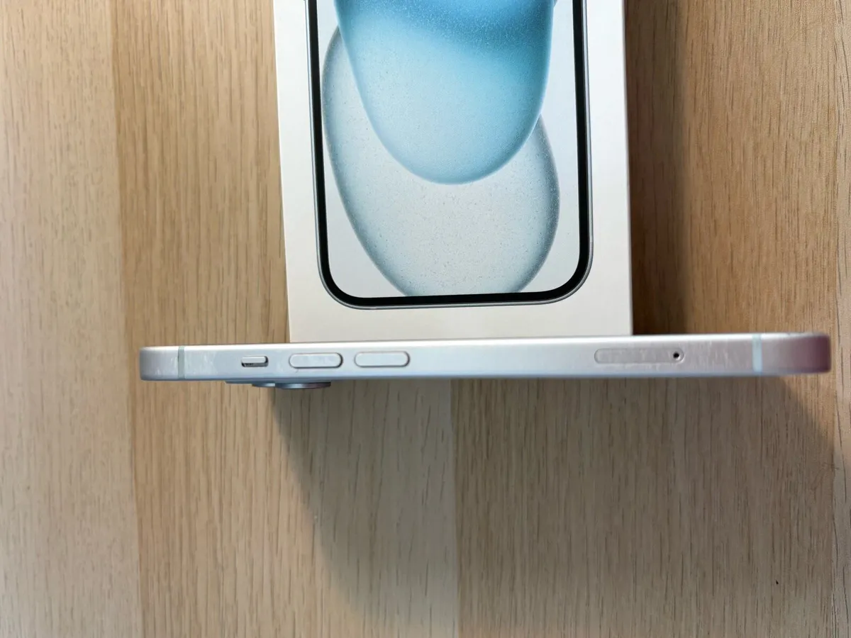 iPhone 15 - 128GB - Image 3