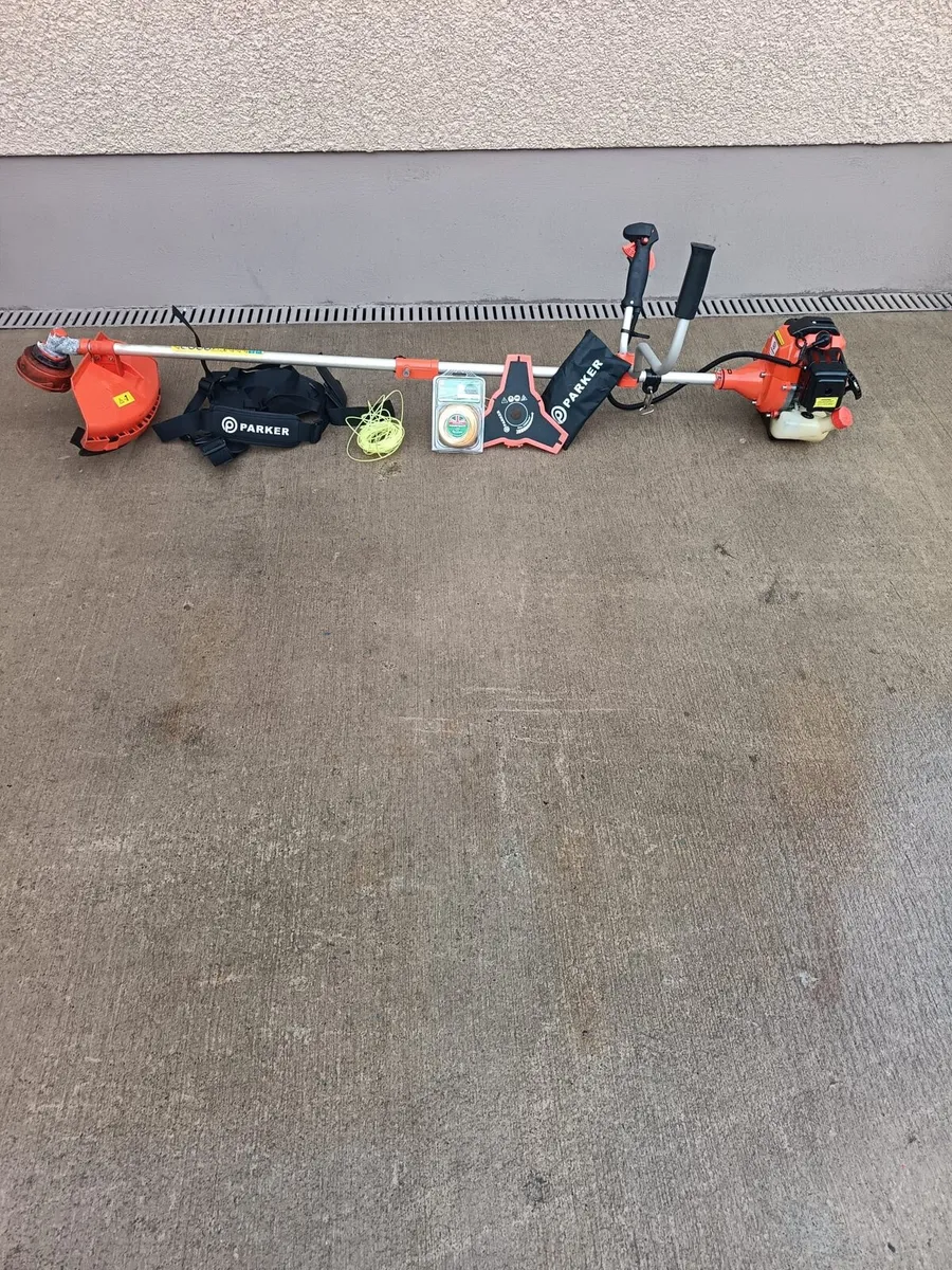 Heavy duty commercial grade strimmer - Image 1
