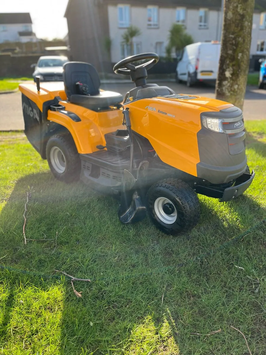 Stiga estate 3084H ride on lawnmower - Image 1