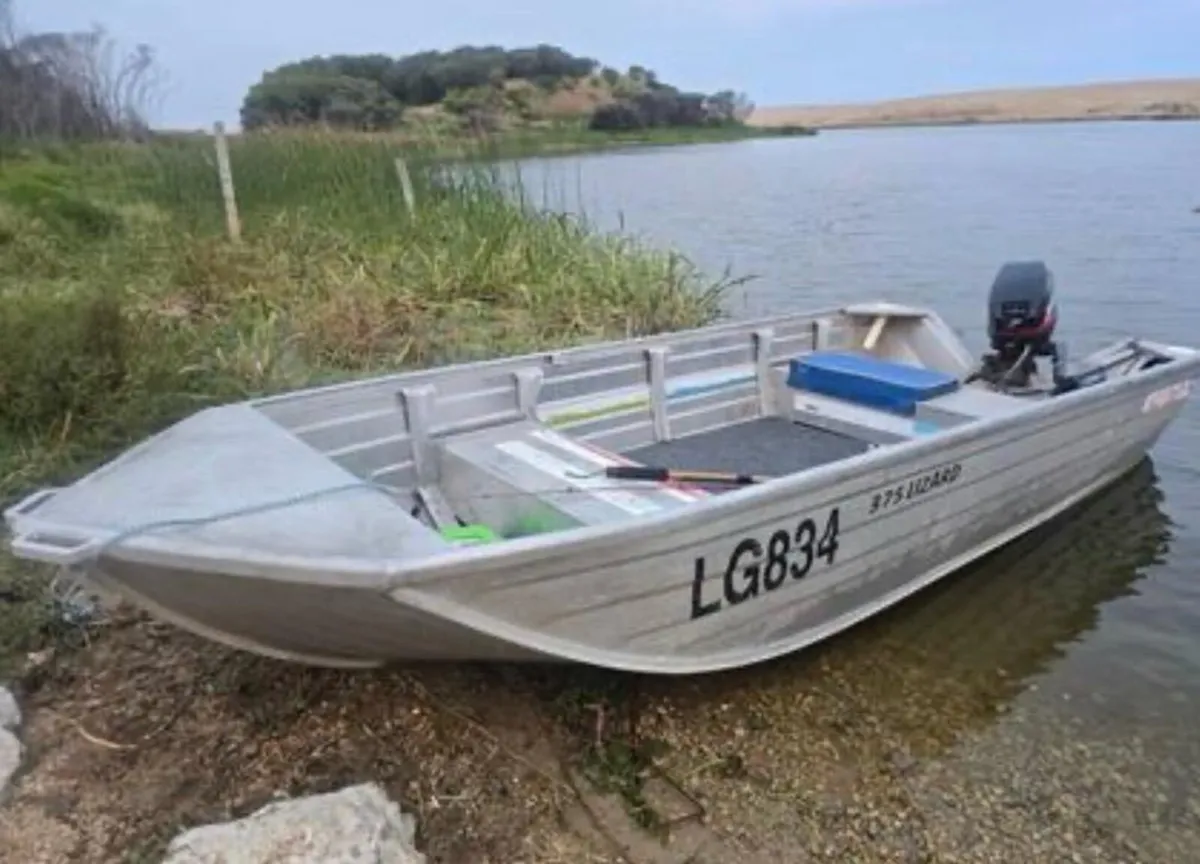 Aluminium 12ft boat with engine & Trailer - Image 1