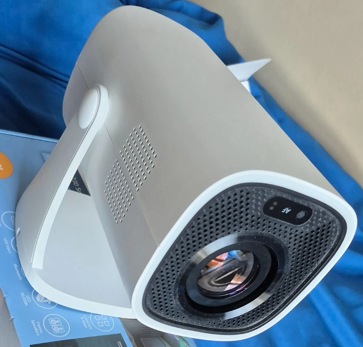 Philips Neopix 230 Smart Projector - Image 1