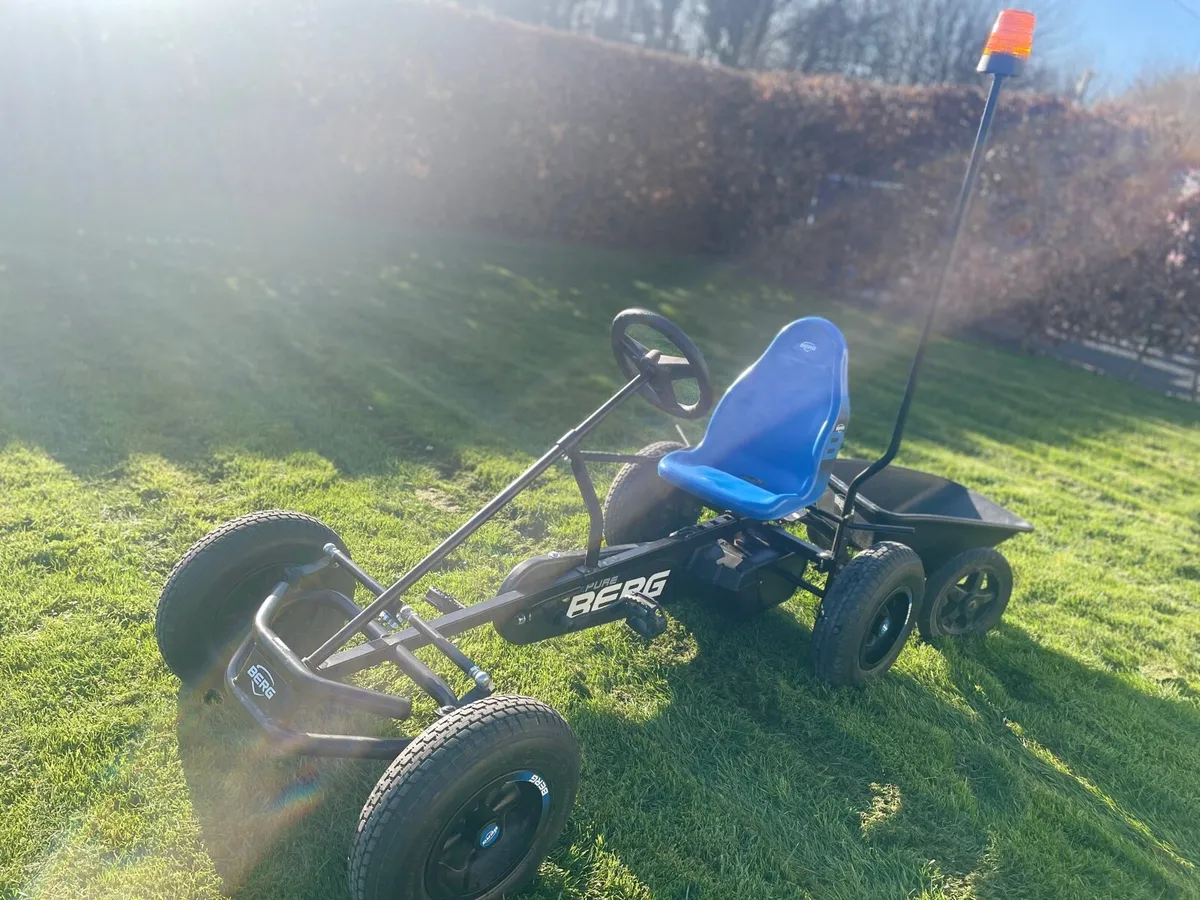 BERG Go Kart with trailer & flashing light - Image 1