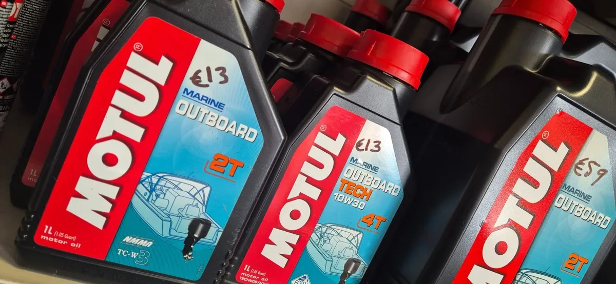 €13 ... 2 and 4st marine engine oil 1L can