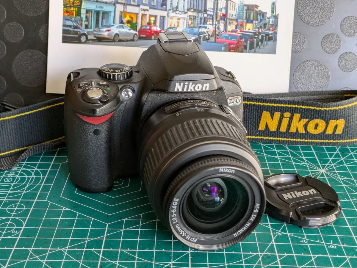 Nikon D40X 10MP CCD🌈 DSLR camera - Image 1