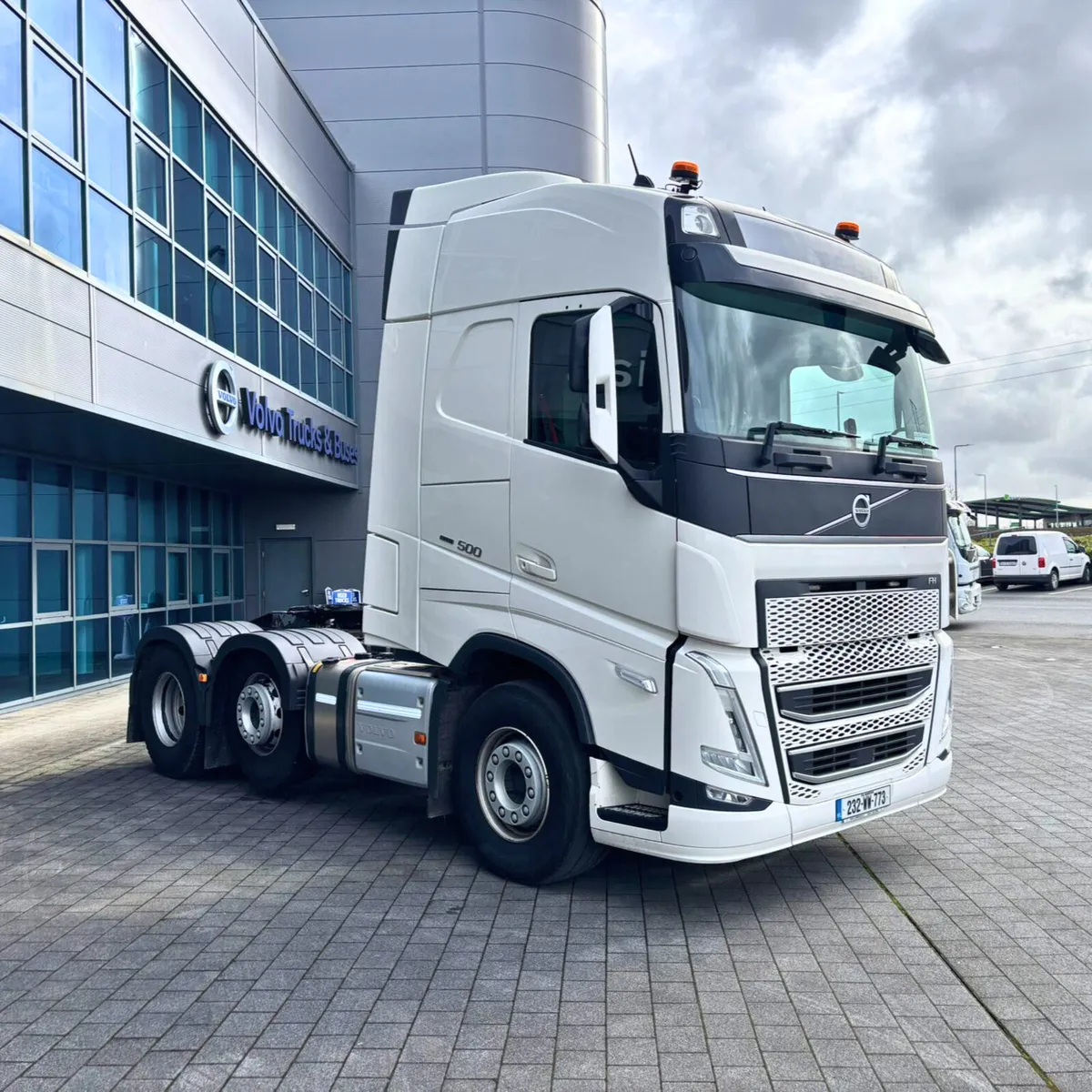 2023 FH 500 6x2 - Image 3