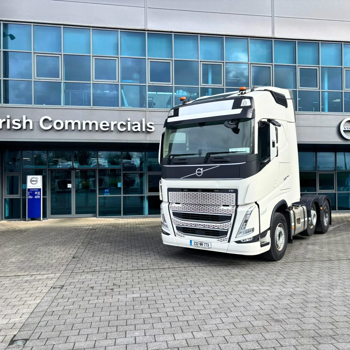 2023 FH 500 6x2 - Image 1