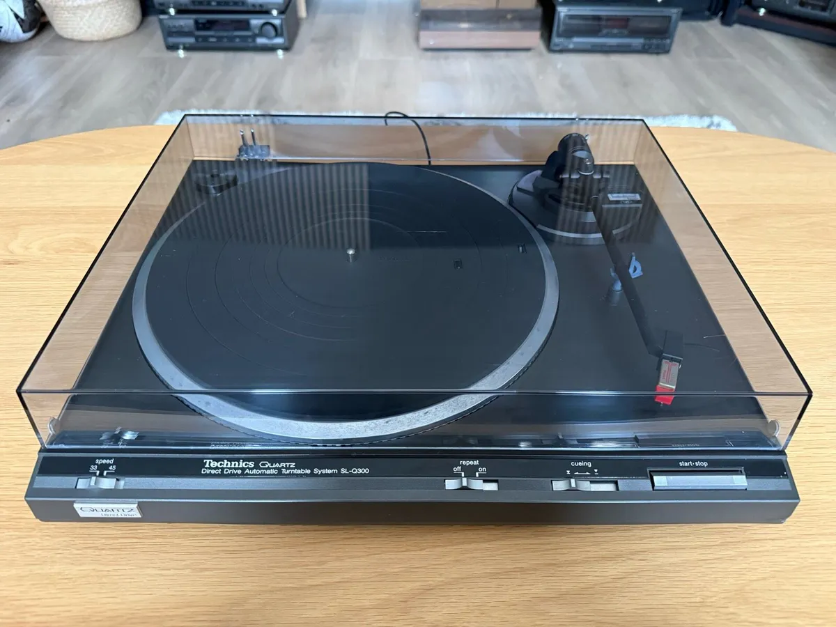 Technics Q300 turntable/recorder - Image 1