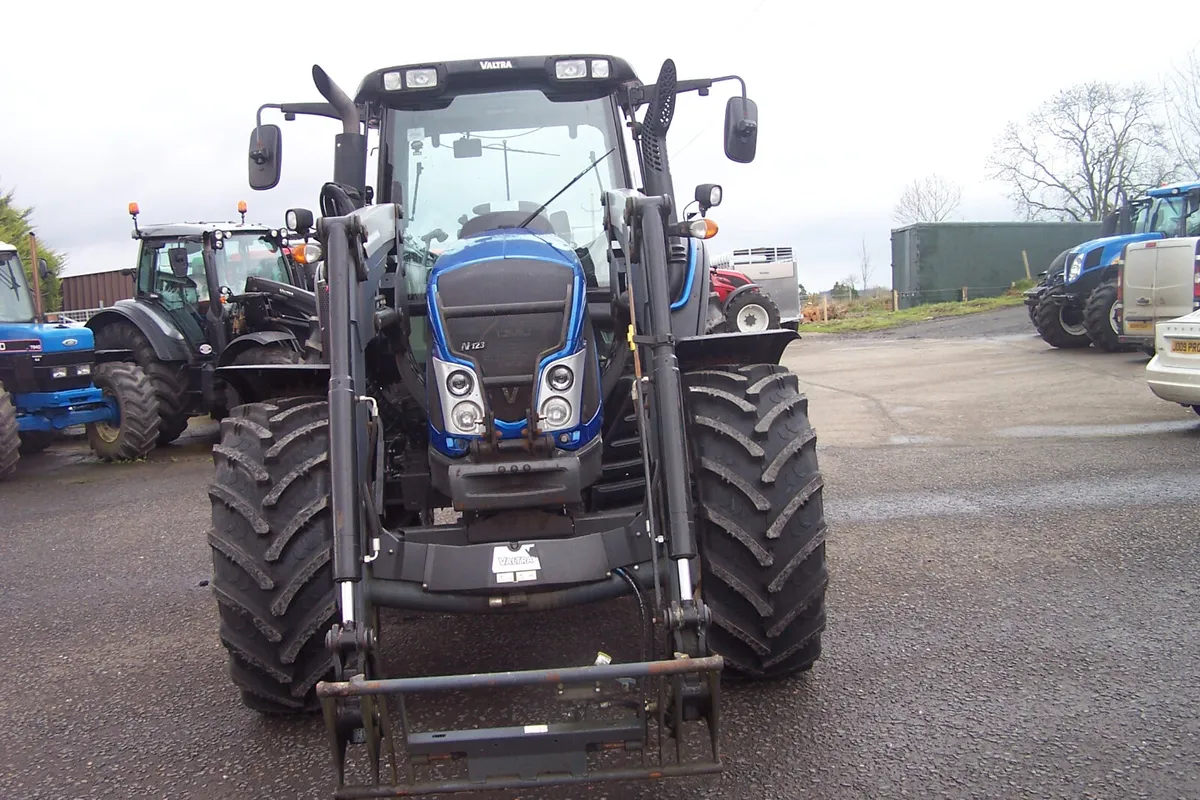 2013 Valtra N123 C/W Loader - Image 2