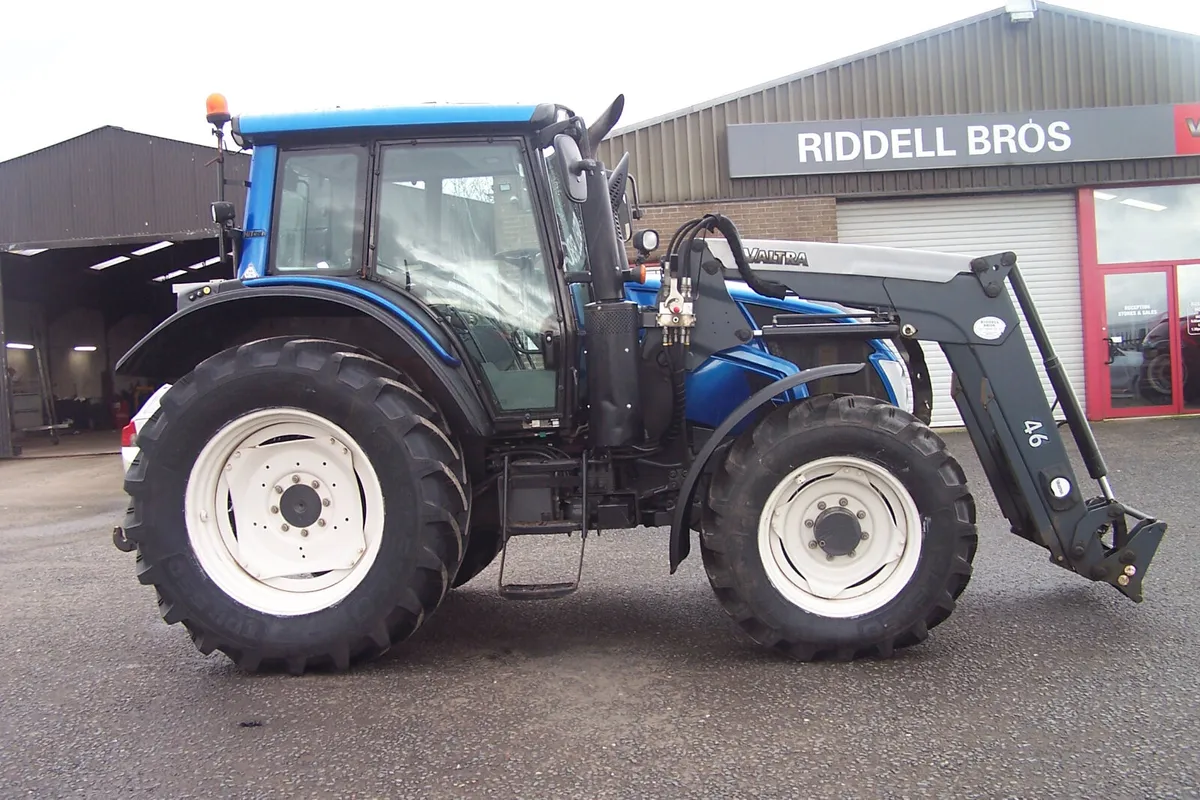 2013 Valtra N123 C/W Loader - Image 1