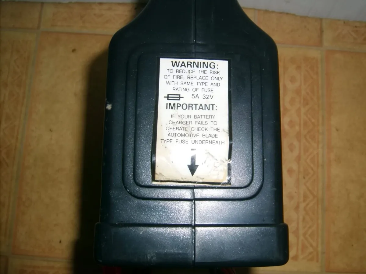 battery charger - Image 2