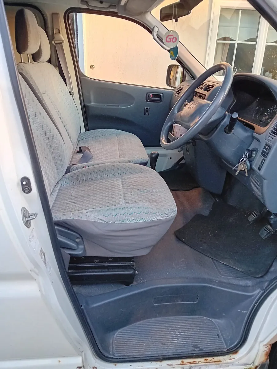 Toyota Hiace - Image 3