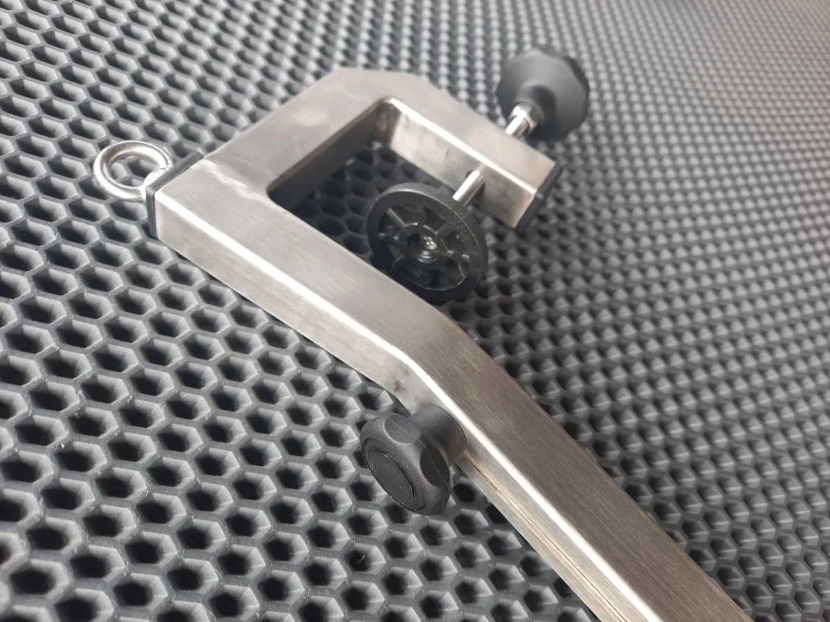 Transducer mount for large transducers , bended . - Image 1