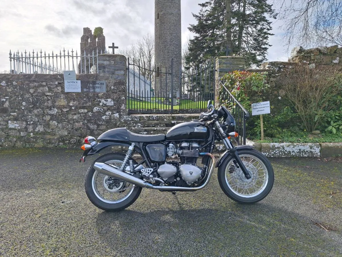 Triumph Thruxton 900 - Image 1