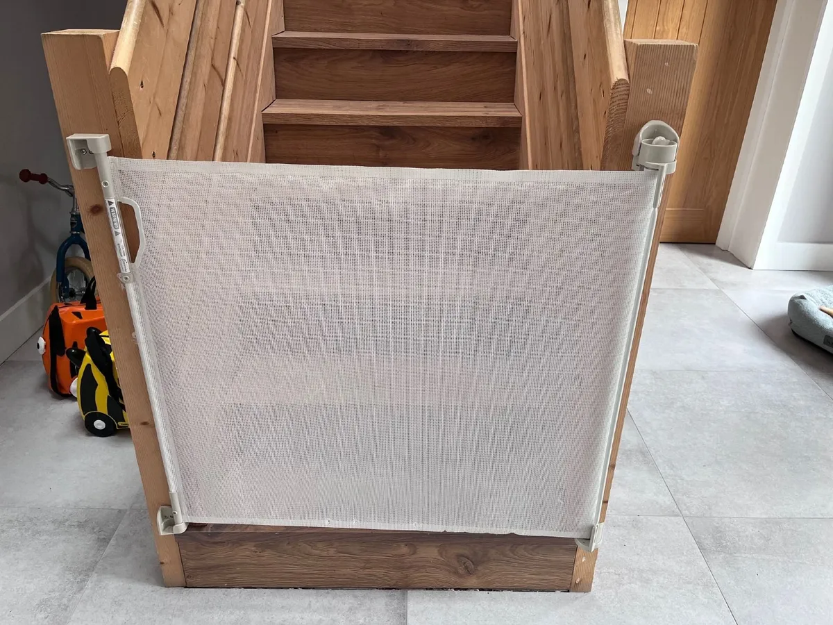 2 x White Dreambaby Retractable Stair Gate - Image 1