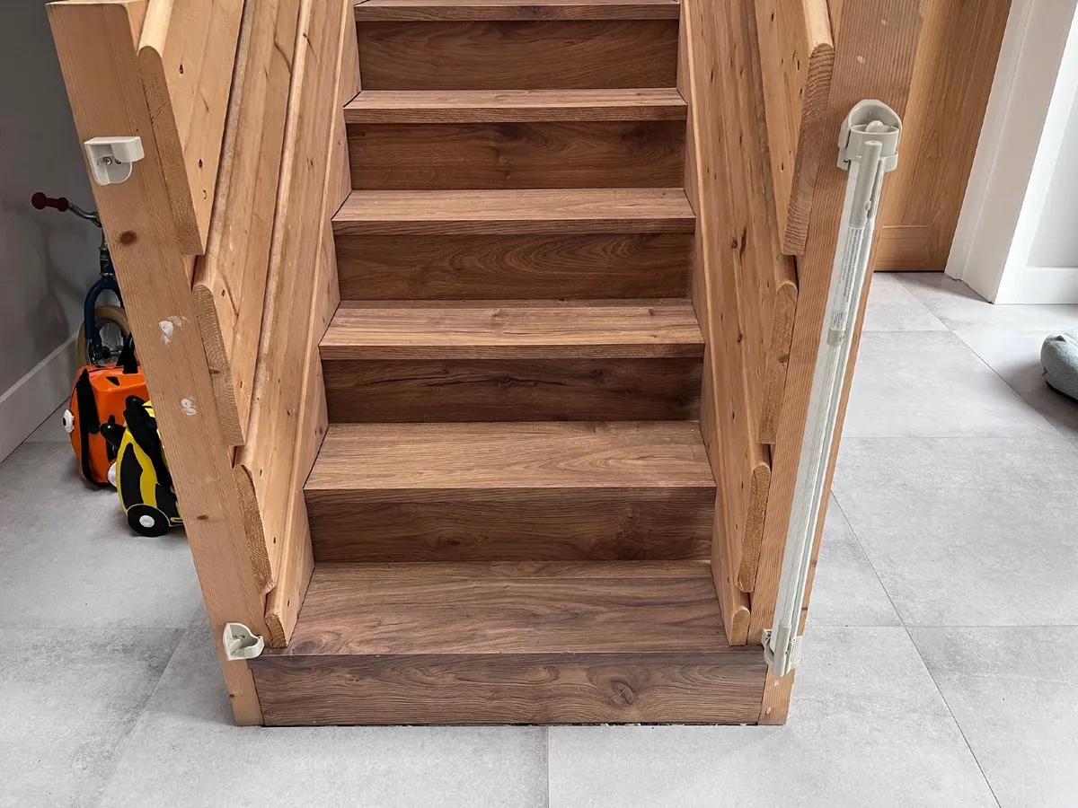 2 x White Dreambaby Retractable Stair Gate - Image 2