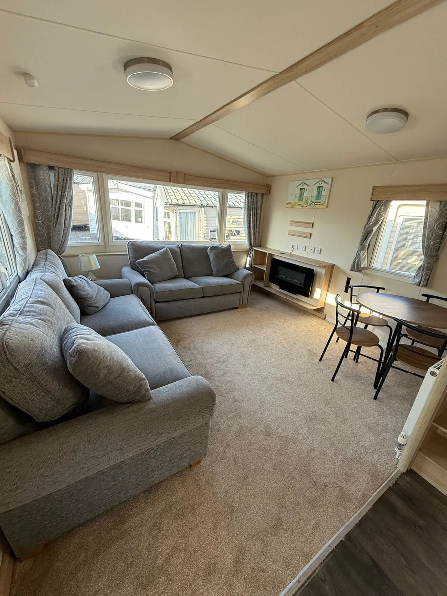 Abi summer breeze 37-12 3 bed TPS caravan sales - Image 3
