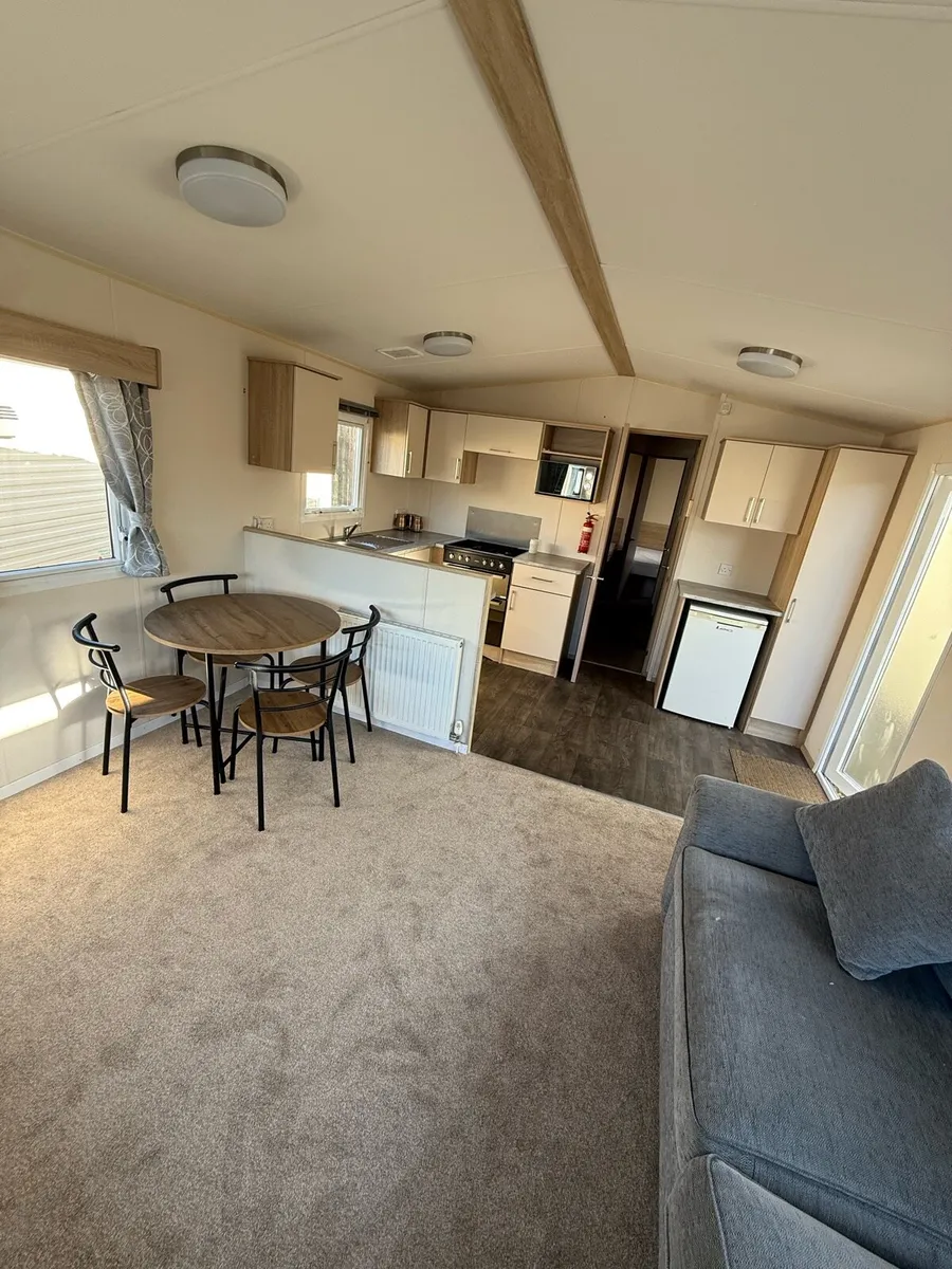 Abi summer breeze 37-12 3 bed TPS caravan sales - Image 4