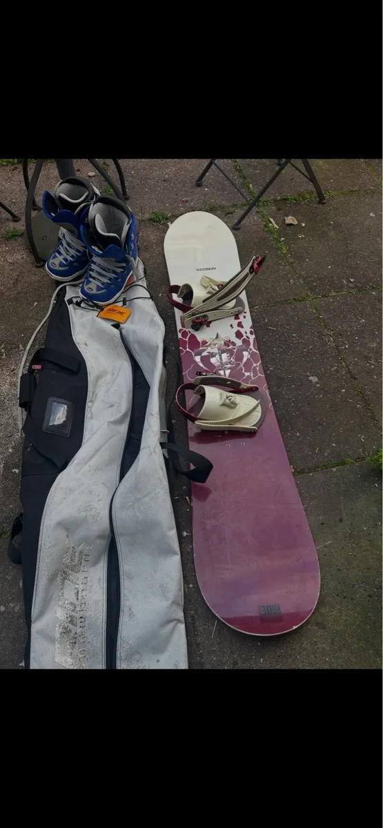 Snow board and boots size 6