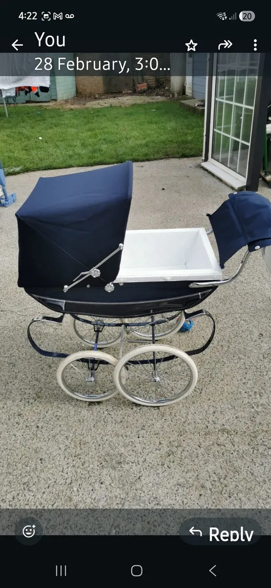 Doll house and dolls pram - Image 1