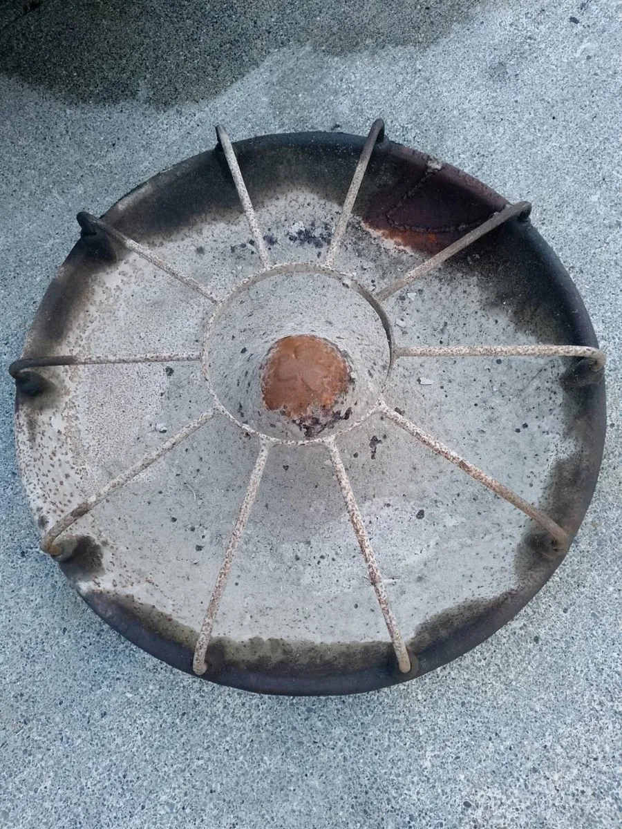 Pig trough - Image 1