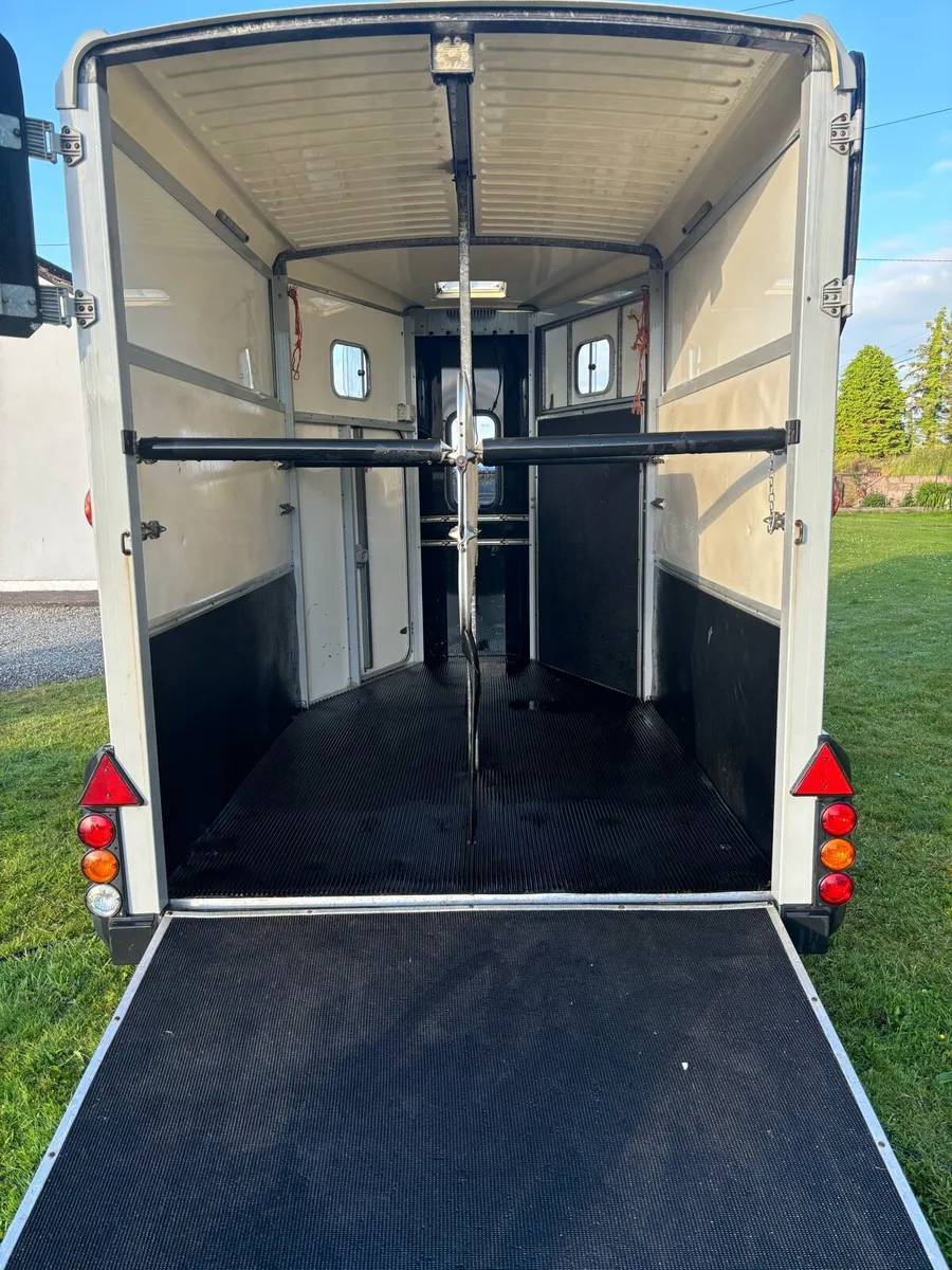 Horse box - Image 2