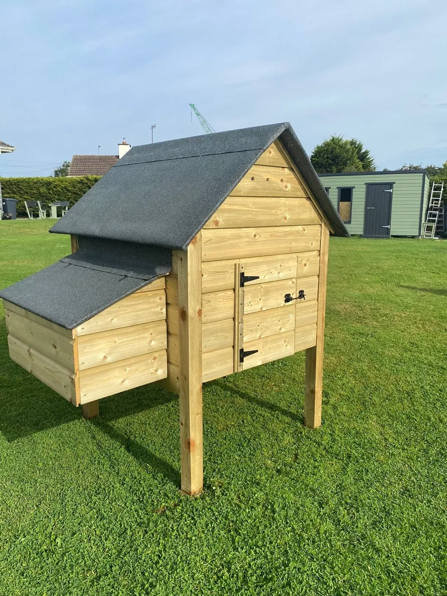 Large Hand-Built Wooden Chicken Coop- Fits 8 Hen - Image 1