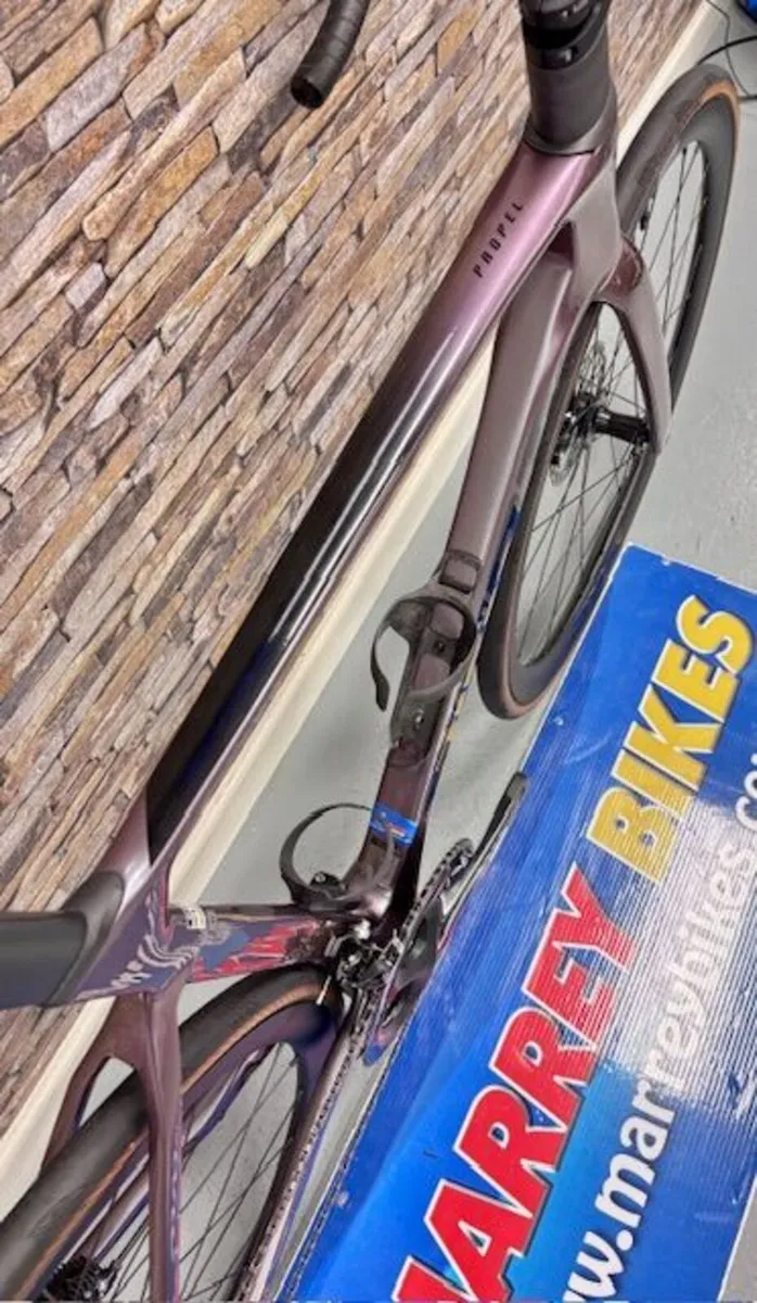 Preloved Giant Propel Advanced 1 Carbon Road Bike - Image 3