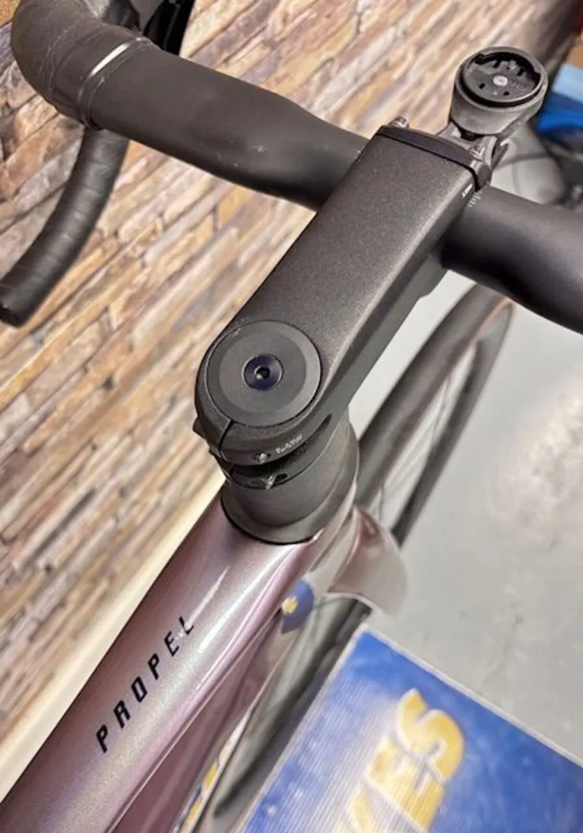 Preloved Giant Propel Advanced 1 Carbon Road Bike - Image 4