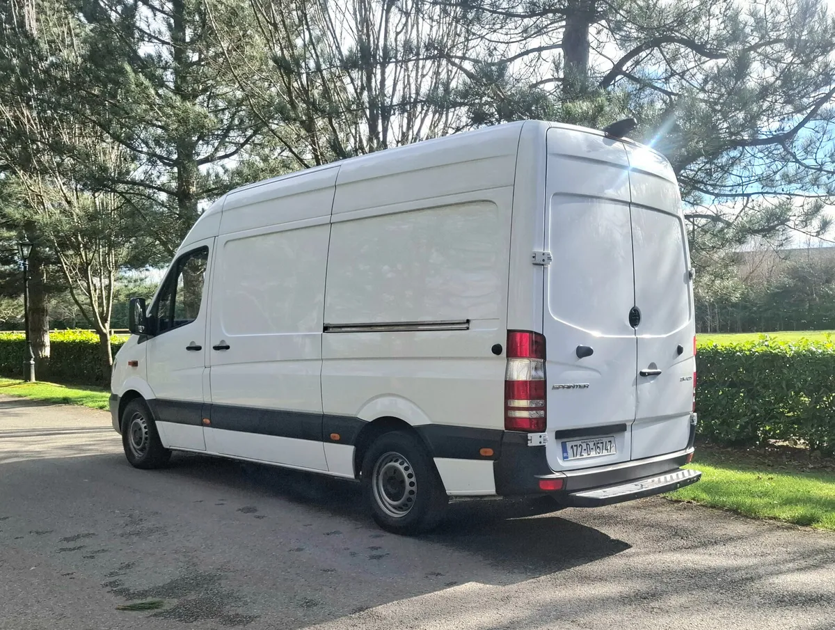 Mercedes-Benz Sprinter 2017 automatic - Image 2