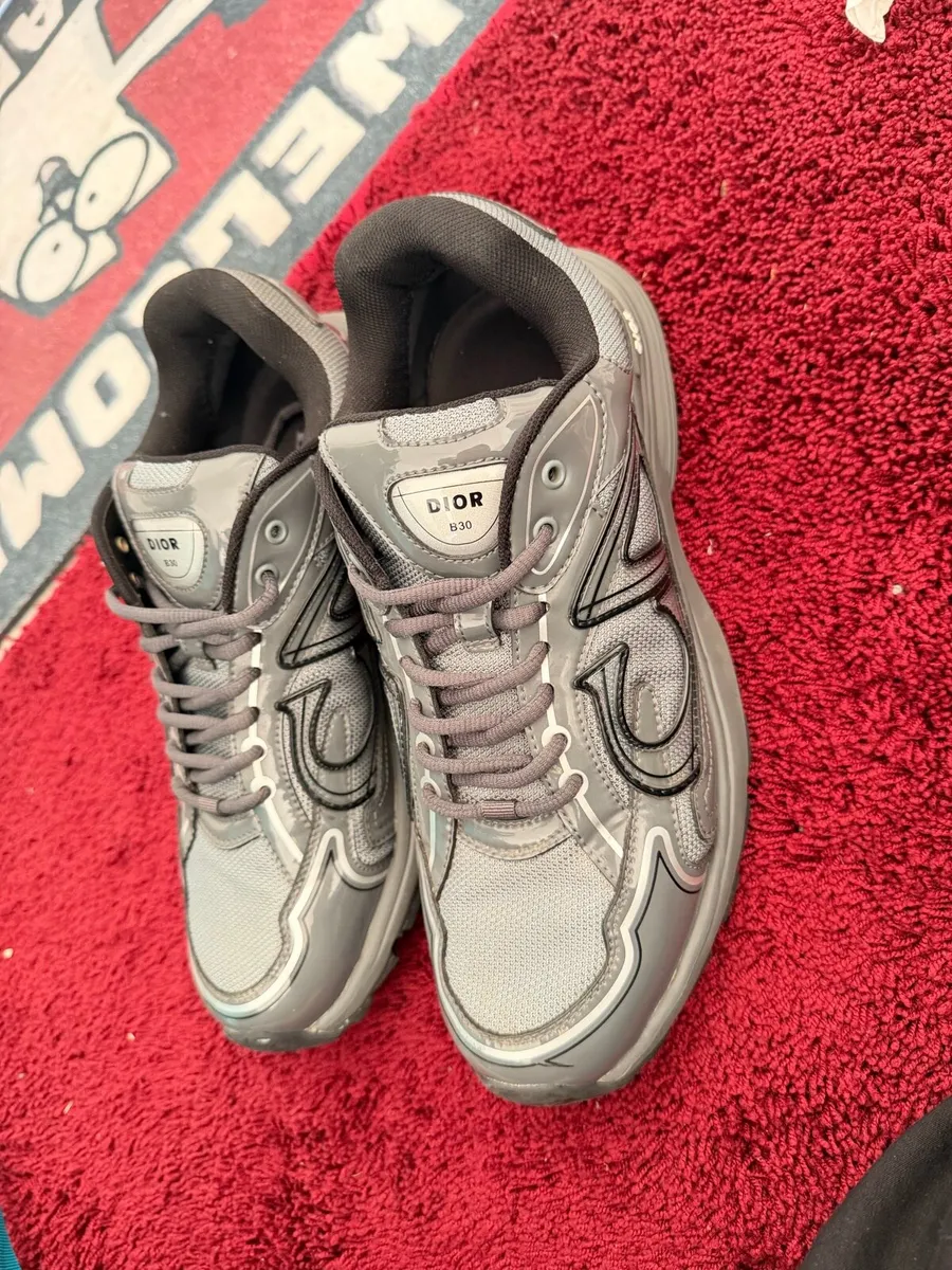 Dior B30 Authentic- worn Once- size 43  Receipt - Image 4