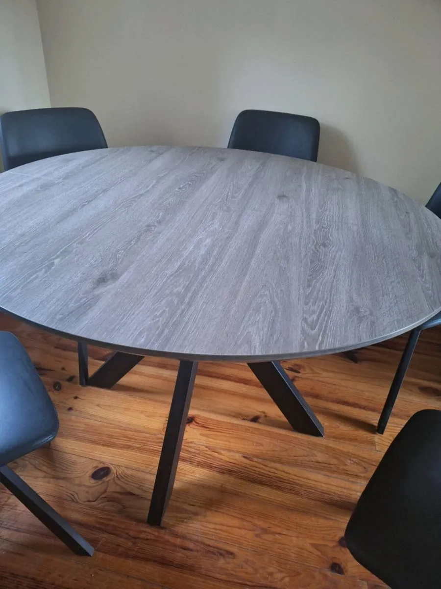 Dining Table and 6 chairs - Image 4