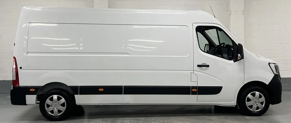 2021 Renault Master Medium Roof Panel Van - Image 1