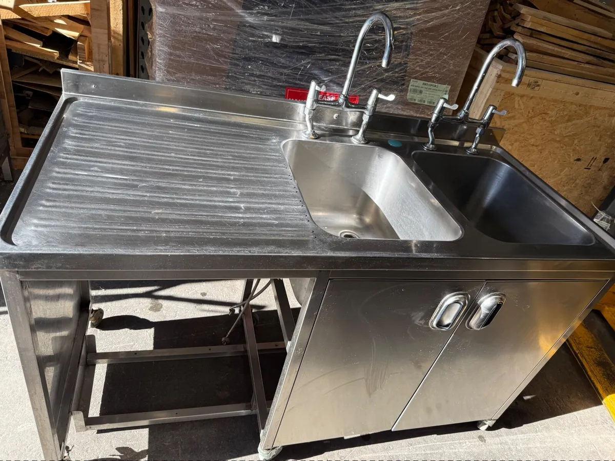 Stainless steel sinks and tables - Image 1