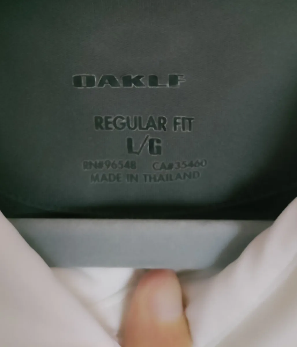 Oakley polo shirt L - Image 4