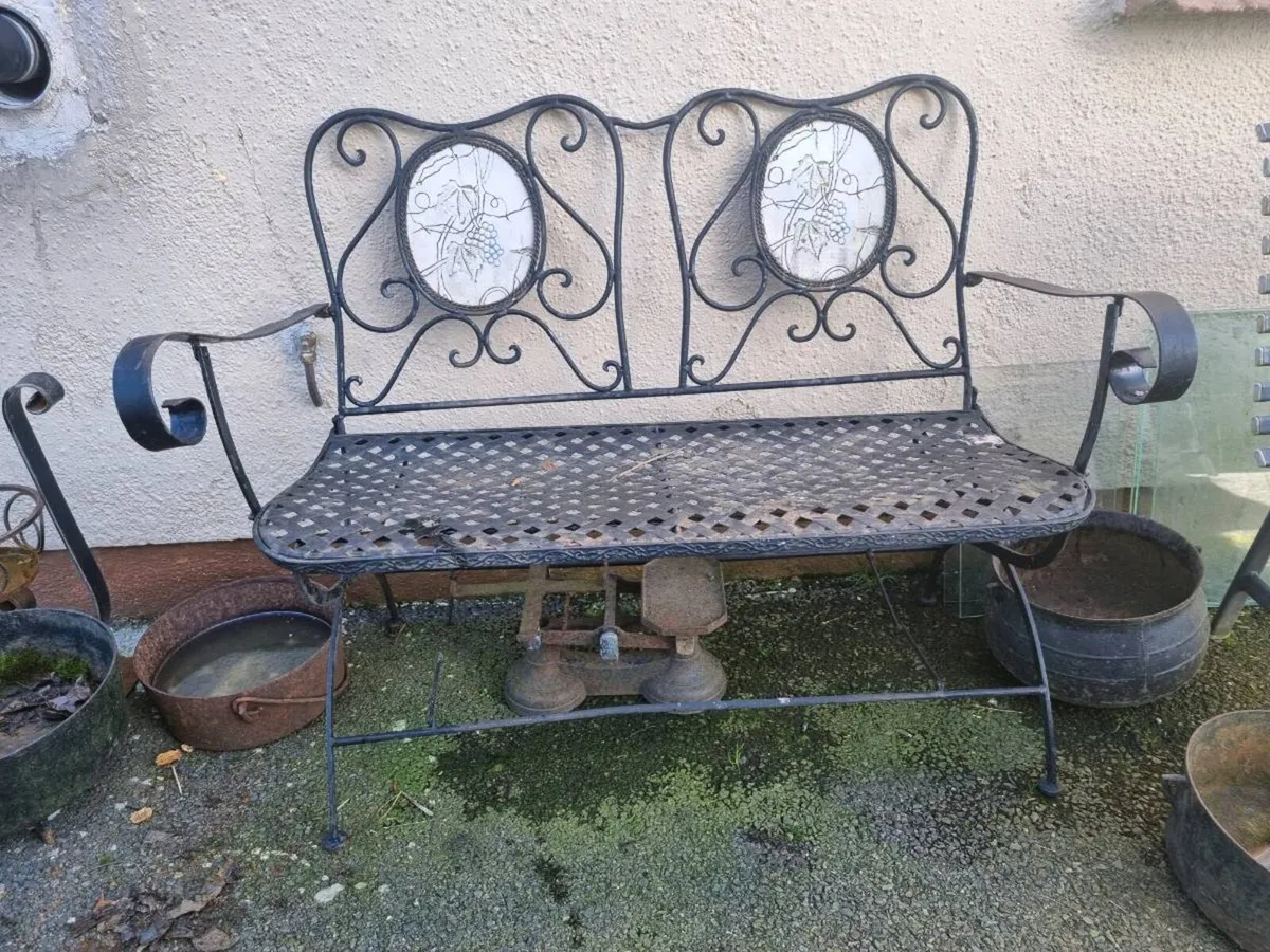 Old iron garden bench - Image 1