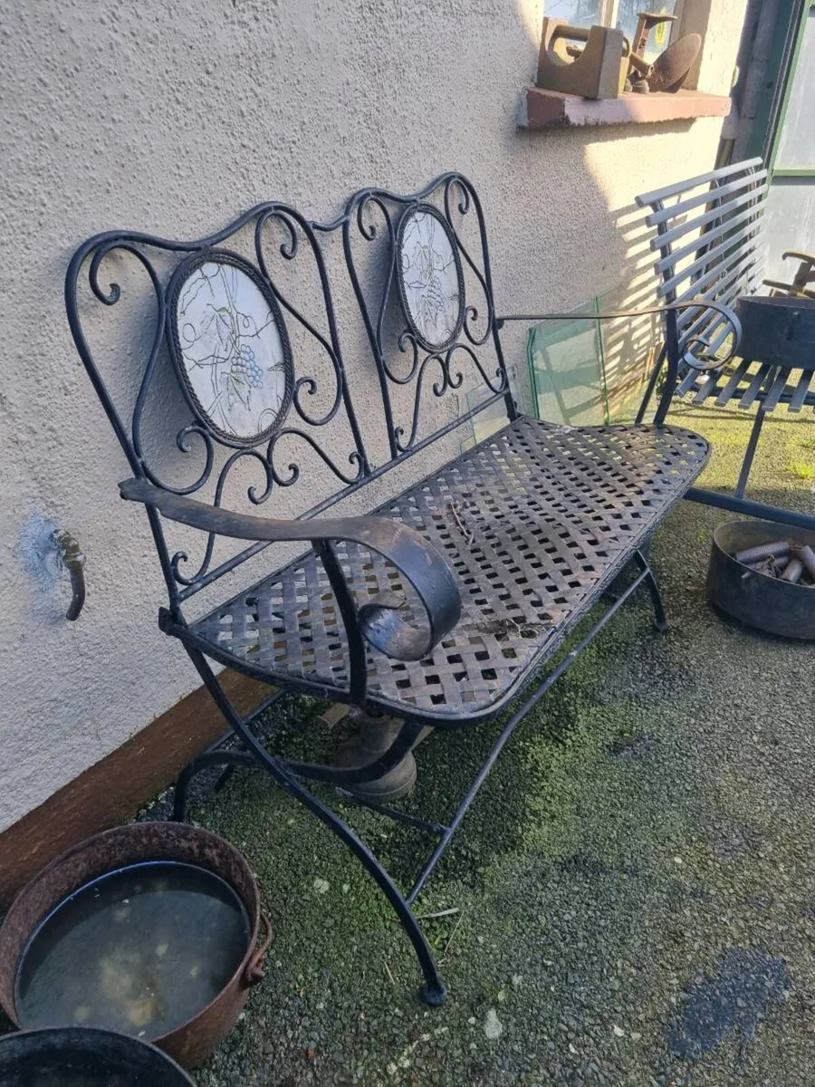 Old iron garden bench - Image 3