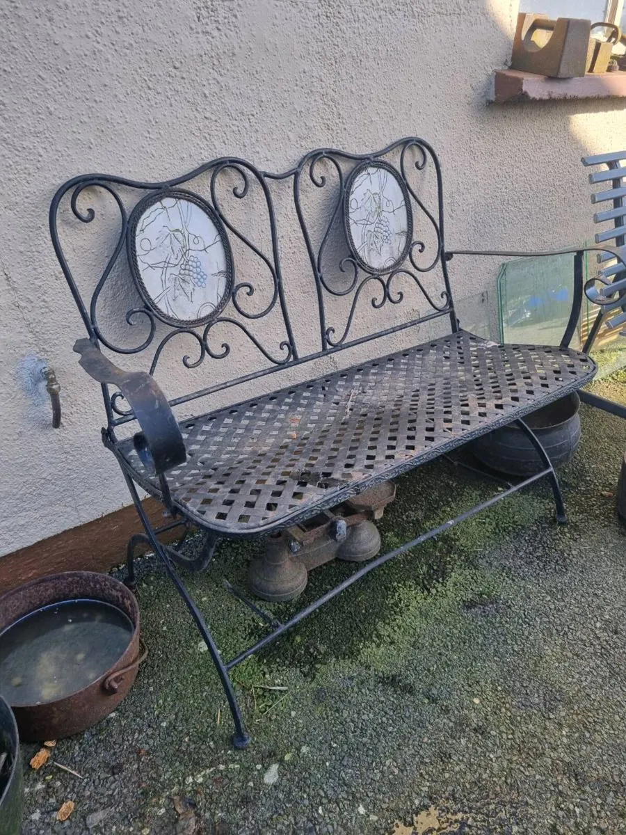 Old iron garden bench - Image 4