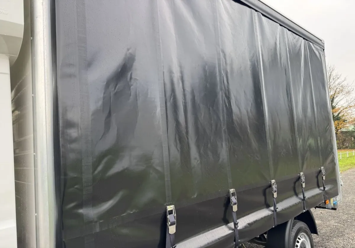 2022 Volkswagen Crafter Curtainsider Van - Image 4