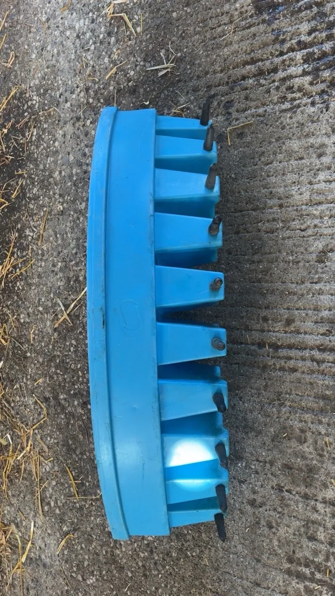 JFC 10 Compartment Teat Feeder - Image 1