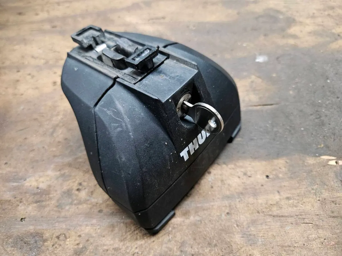 Thule roof bars mounting kit for raised roof rails - Image 3