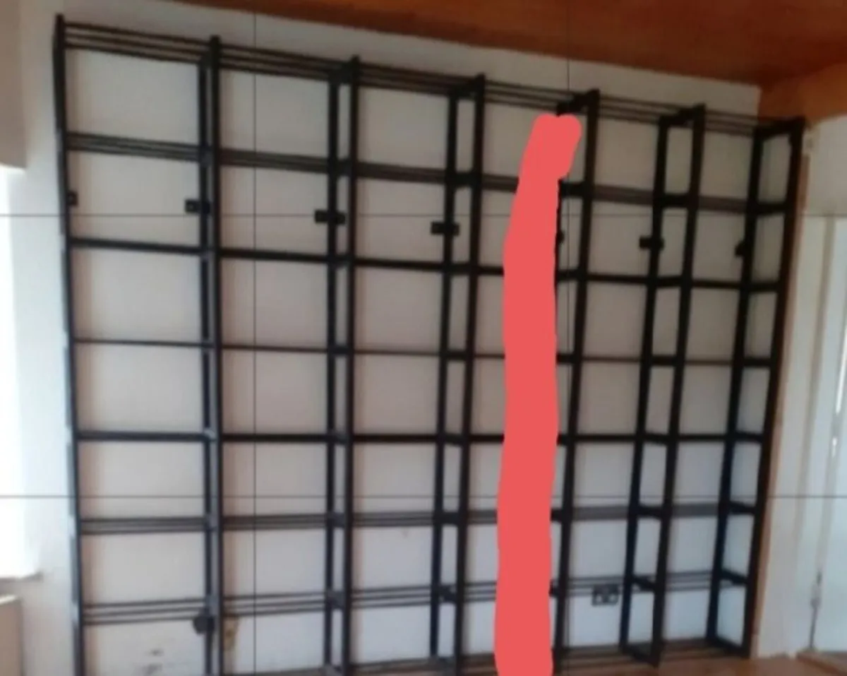 Metal shelving unit for vinyls - Image 2