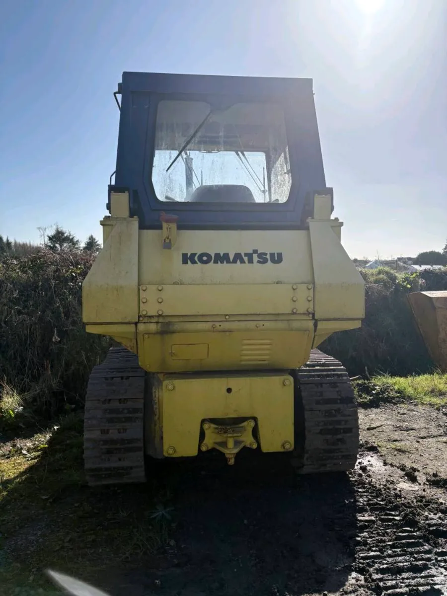 Komatsu track loading shovel - Image 2