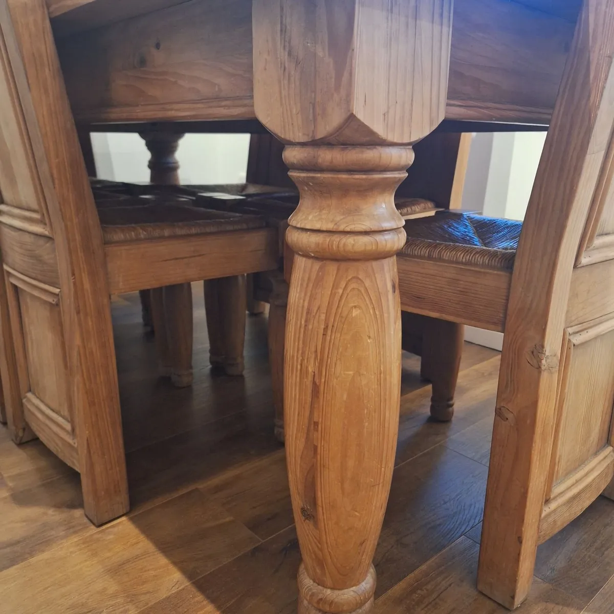 Dining table + chairs SALE - Image 3