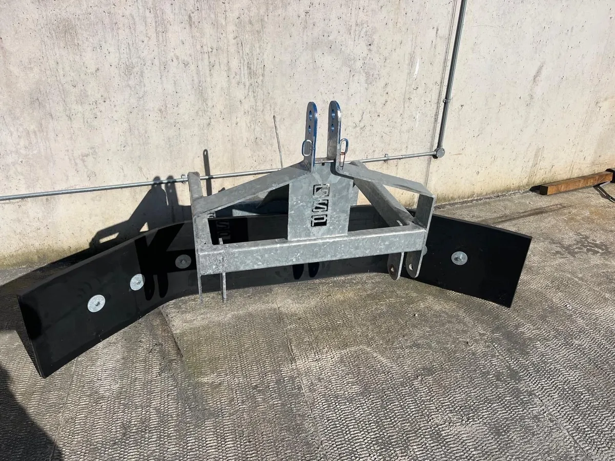 Galvanised Heavy Duty Yardscraper - Image 2